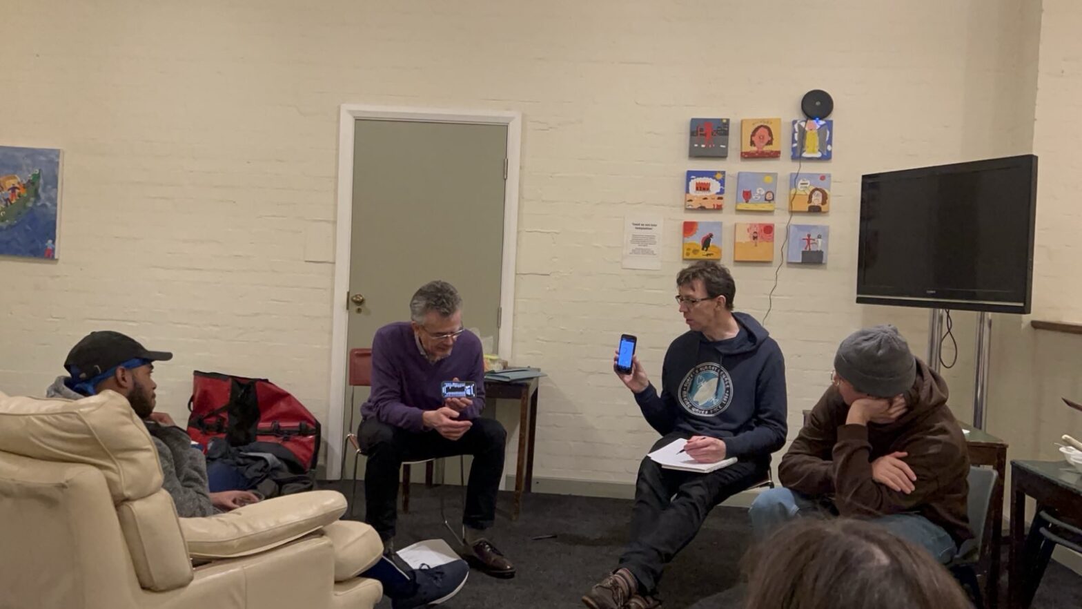 EcoCounts Mondays Gas Boilers Workshop attendees and speakers discussing which is the best app to see what the current UK energy mix is.