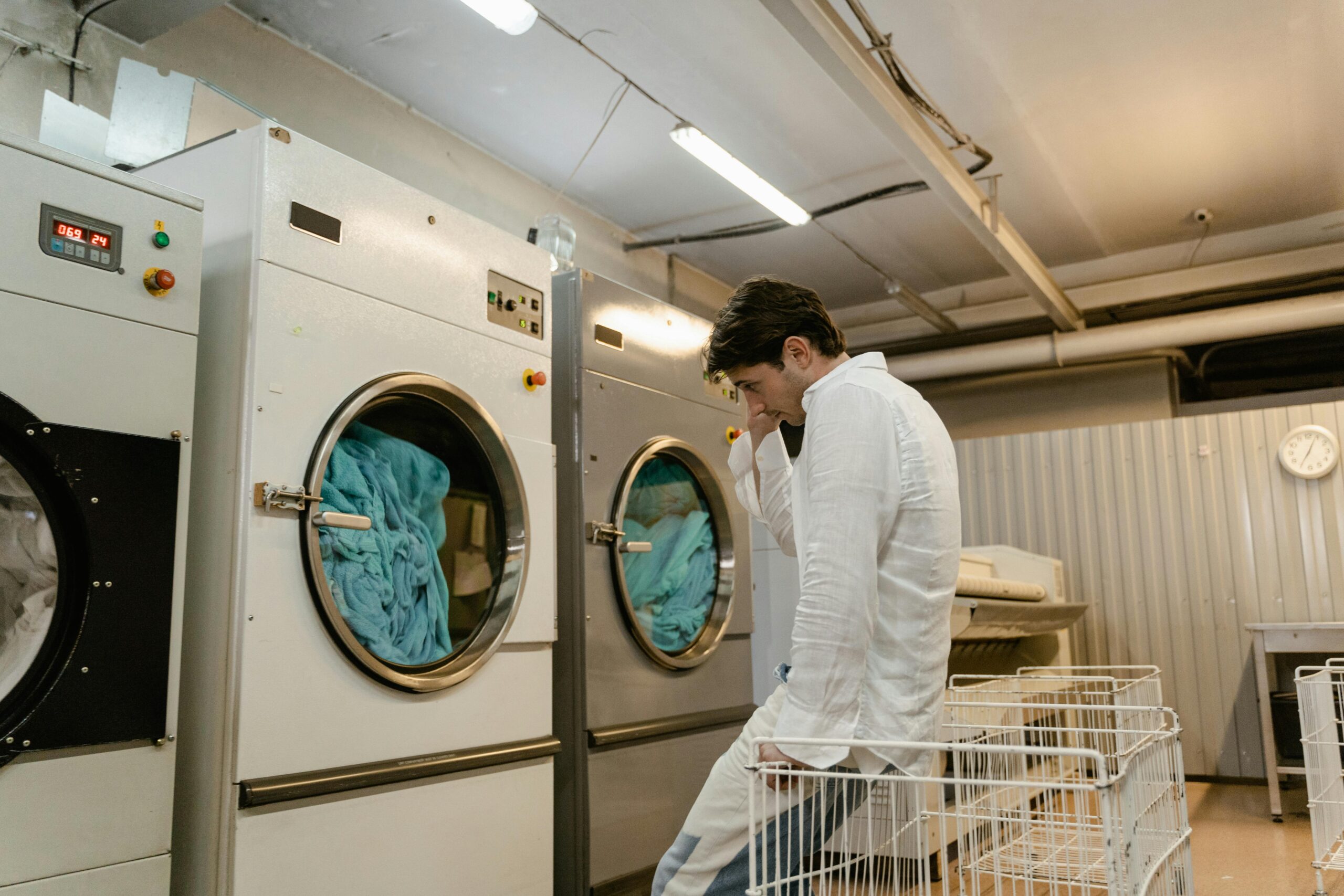 Man and tumble dryer. Photo by Tima Miroshnichenko